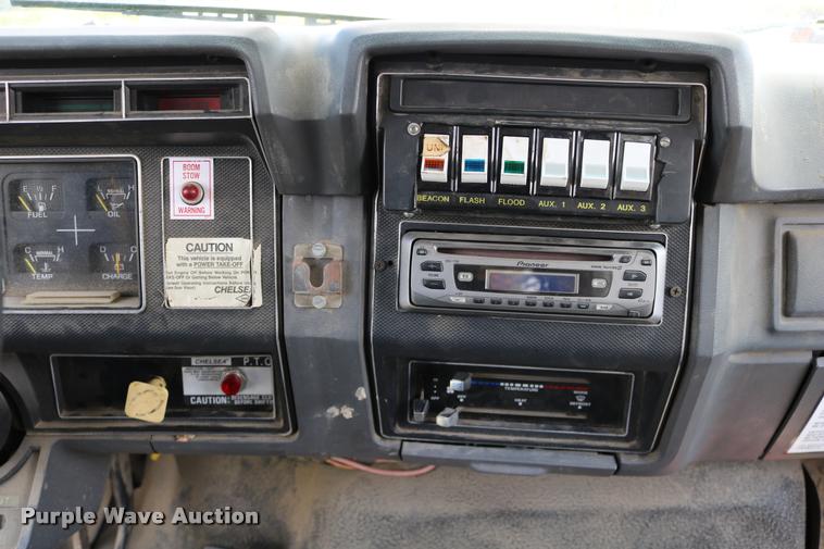 image for item DD0179 1993 Ford F700 bucket truck