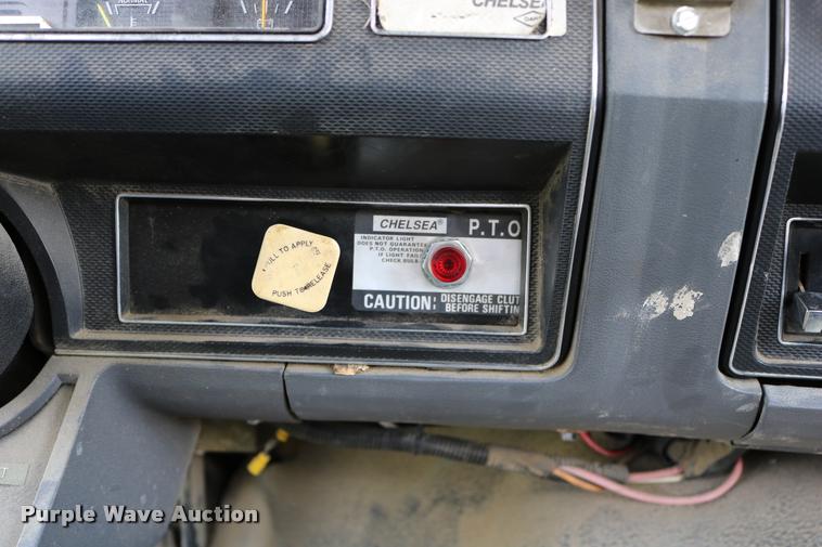 image for item DD0179 1993 Ford F700 bucket truck