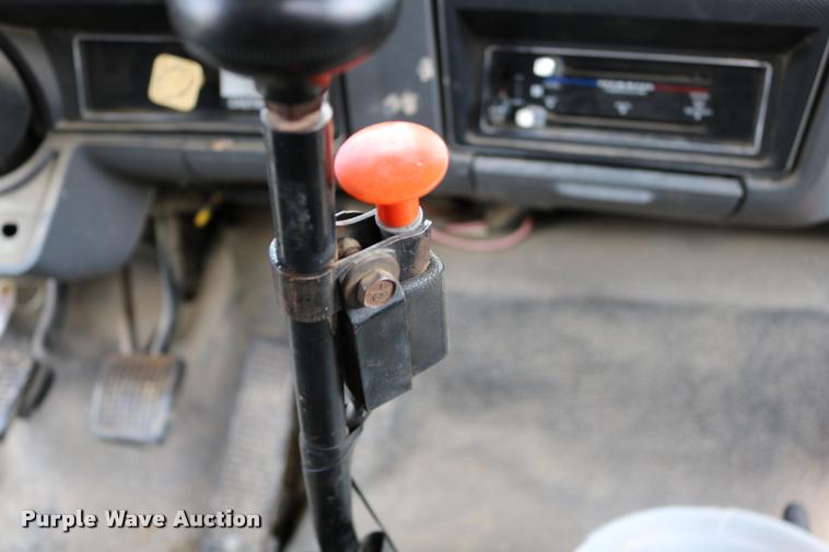 image for item DD0179 1993 Ford F700 bucket truck