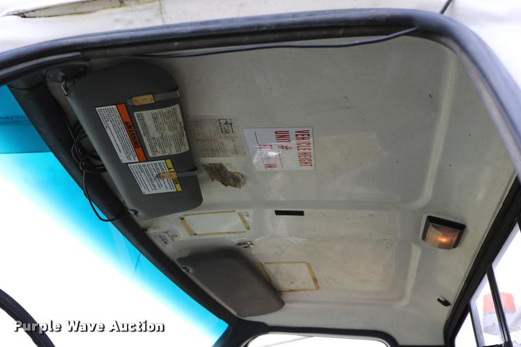 image for item DD0179 1993 Ford F700 bucket truck