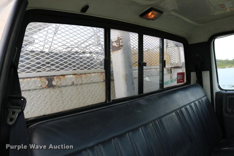 image for item DD0179 1993 Ford F700 bucket truck