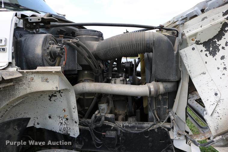 image for item DD0179 1993 Ford F700 bucket truck