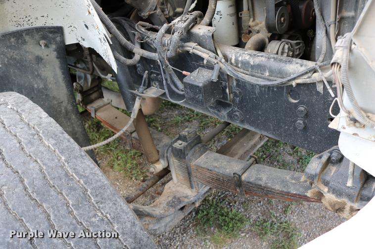 image for item DD0179 1993 Ford F700 bucket truck