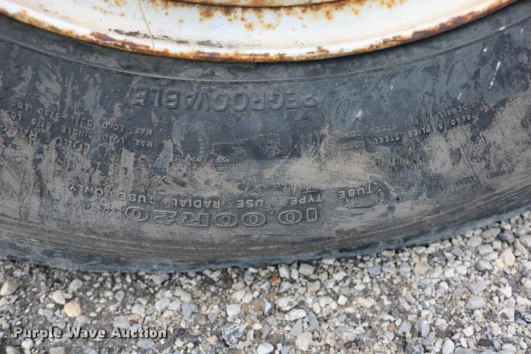 image for item DD0179 1993 Ford F700 bucket truck