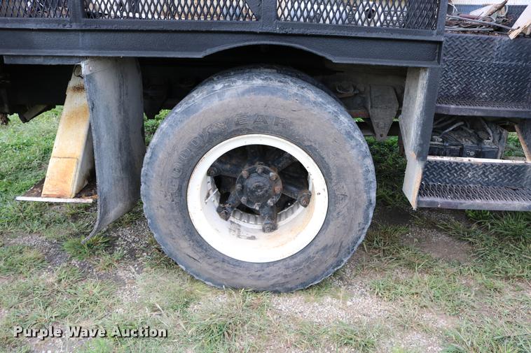 image for item DD0179 1993 Ford F700 bucket truck