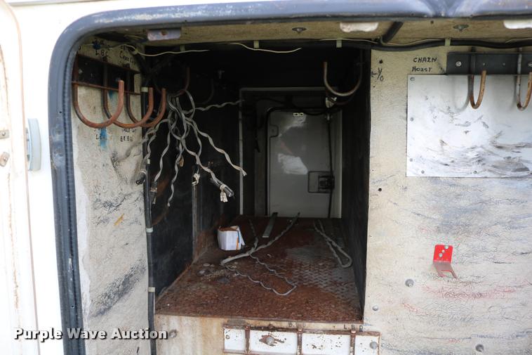 image for item DD0179 1993 Ford F700 bucket truck