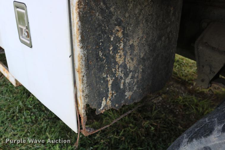 image for item DD0179 1993 Ford F700 bucket truck