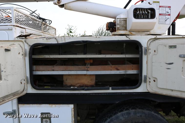 image for item DD0179 1993 Ford F700 bucket truck