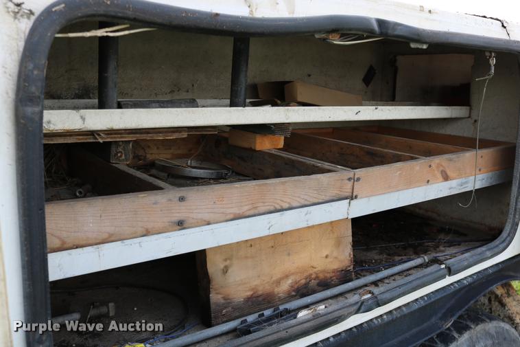 image for item DD0179 1993 Ford F700 bucket truck