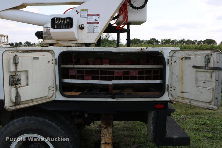 image for item DD0179 1993 Ford F700 bucket truck