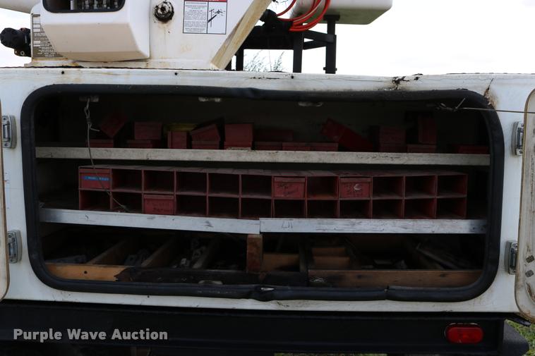 image for item DD0179 1993 Ford F700 bucket truck