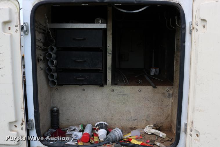 image for item DD0179 1993 Ford F700 bucket truck