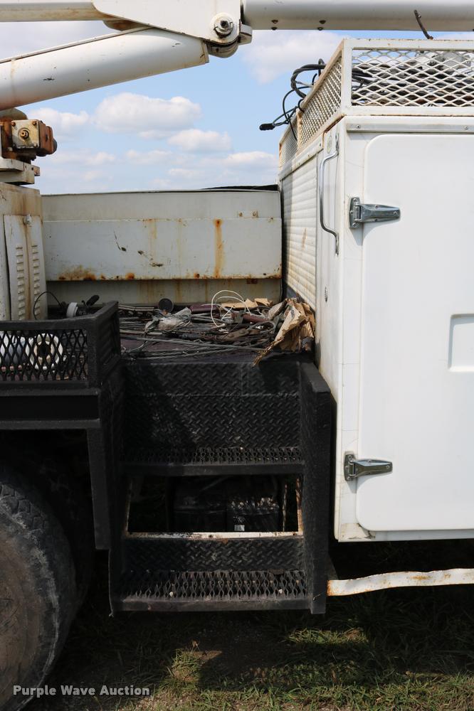 image for item DD0179 1993 Ford F700 bucket truck