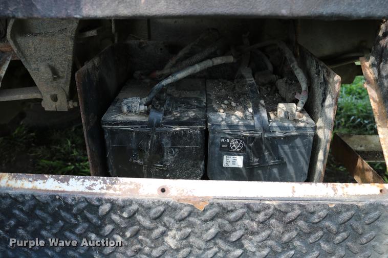 image for item DD0179 1993 Ford F700 bucket truck