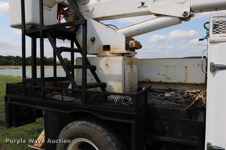image for item DD0179 1993 Ford F700 bucket truck