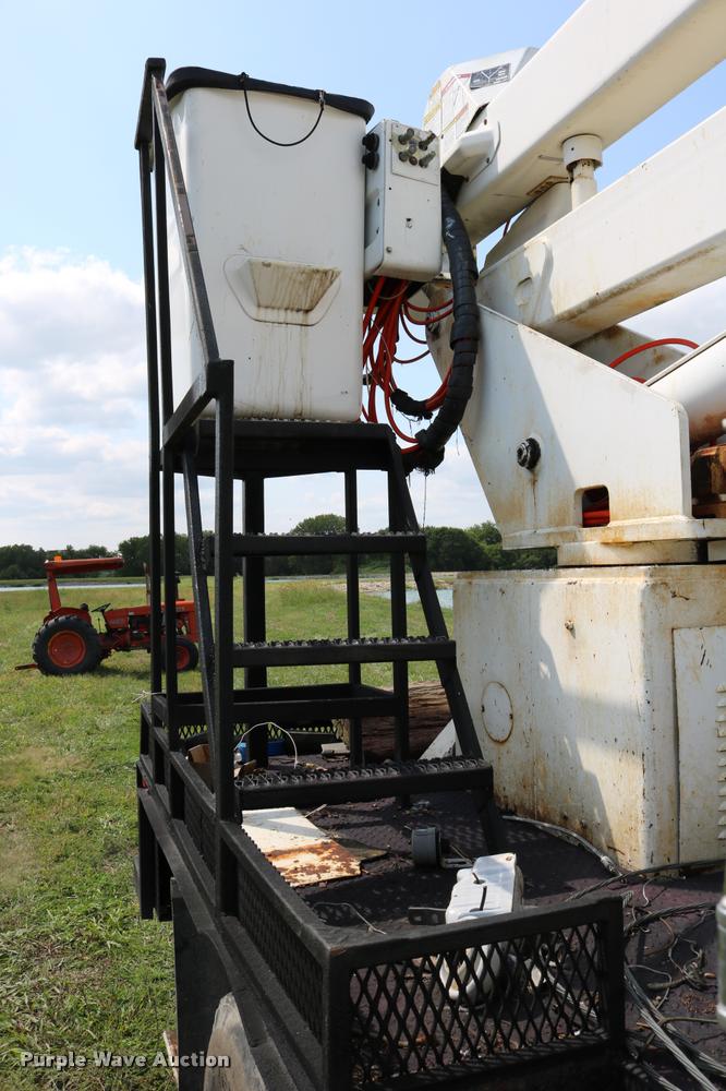 image for item DD0179 1993 Ford F700 bucket truck