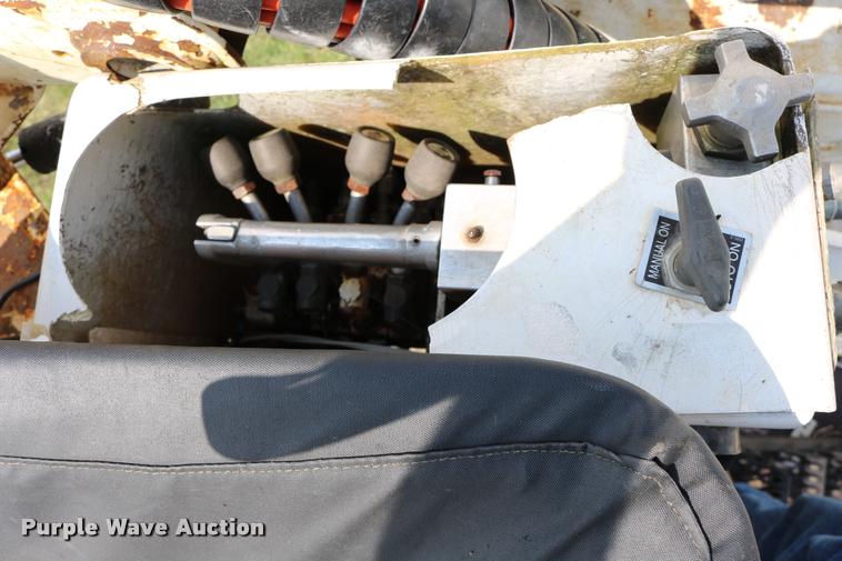 image for item DD0179 1993 Ford F700 bucket truck