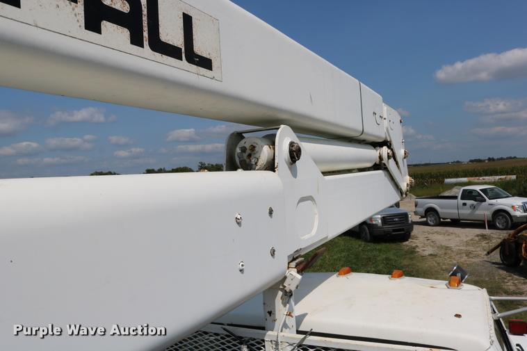 image for item DD0179 1993 Ford F700 bucket truck