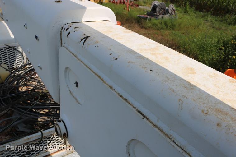 image for item DD0179 1993 Ford F700 bucket truck