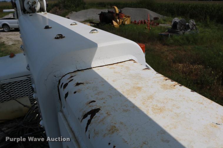 image for item DD0179 1993 Ford F700 bucket truck