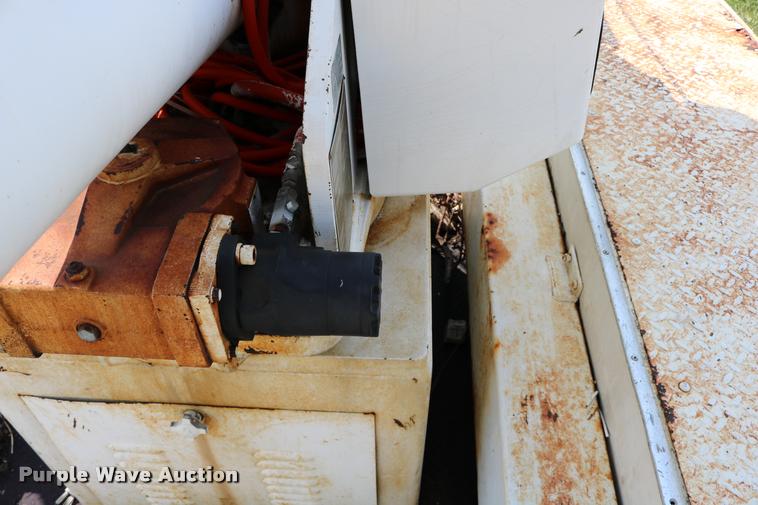 image for item DD0179 1993 Ford F700 bucket truck