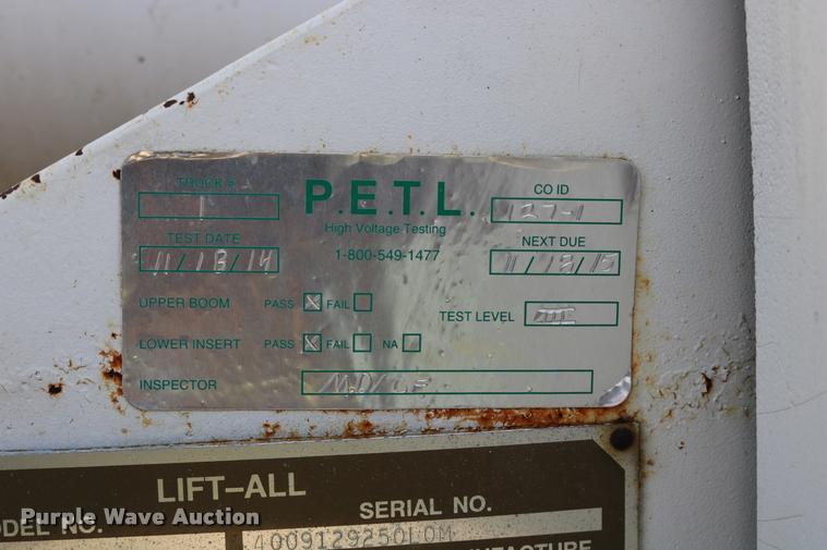 image for item DD0179 1993 Ford F700 bucket truck