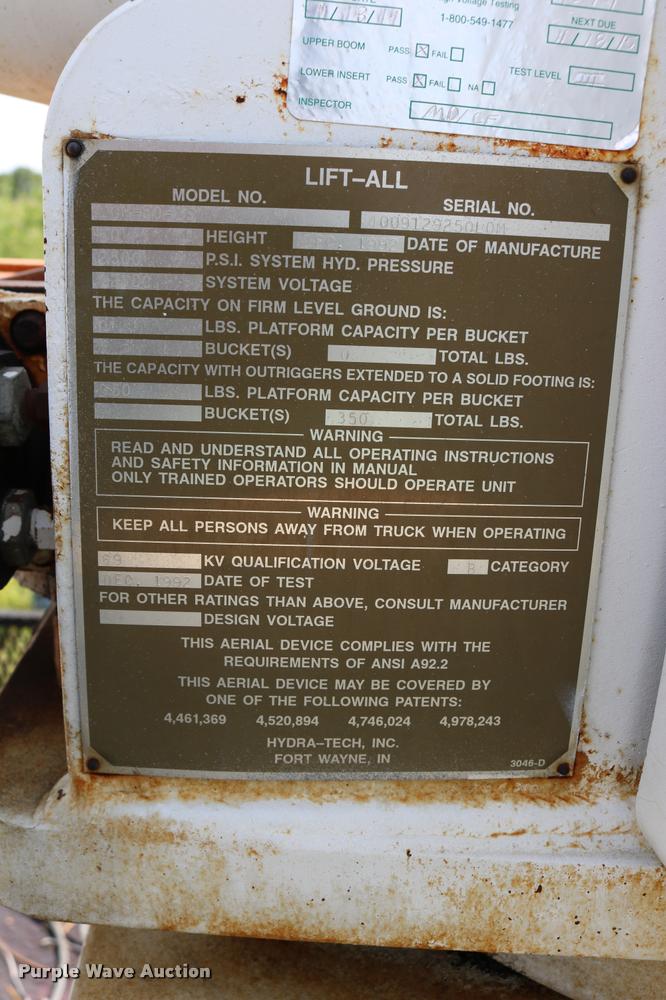 image for item DD0179 1993 Ford F700 bucket truck