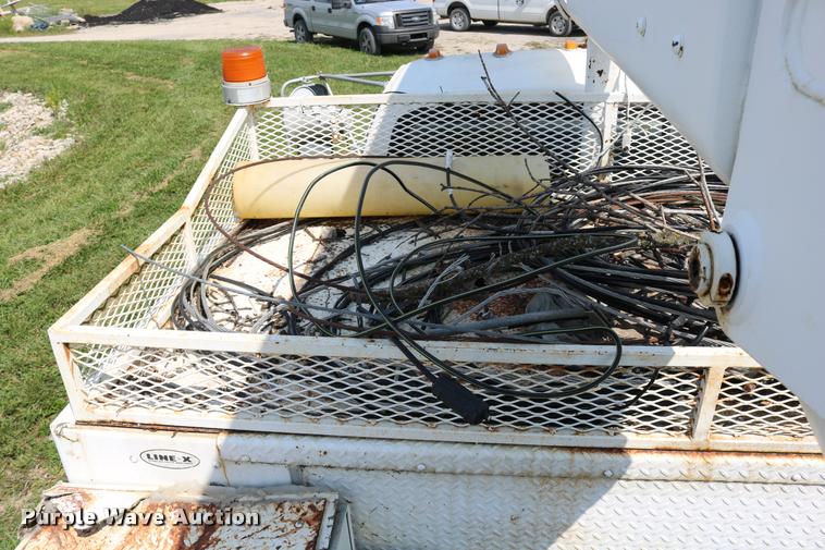 image for item DD0179 1993 Ford F700 bucket truck