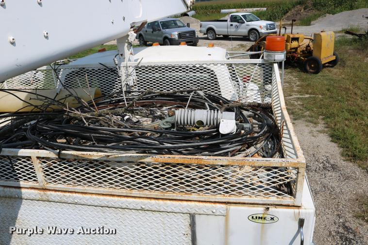 image for item DD0179 1993 Ford F700 bucket truck