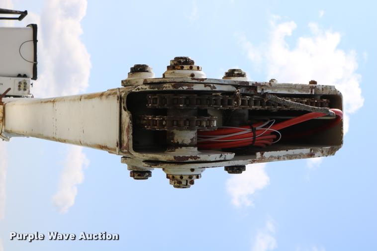 image for item DD0179 1993 Ford F700 bucket truck