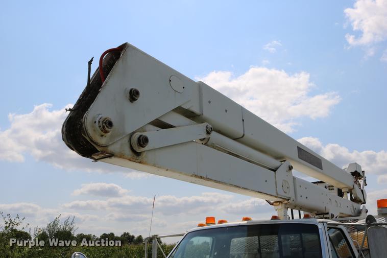 image for item DD0179 1993 Ford F700 bucket truck