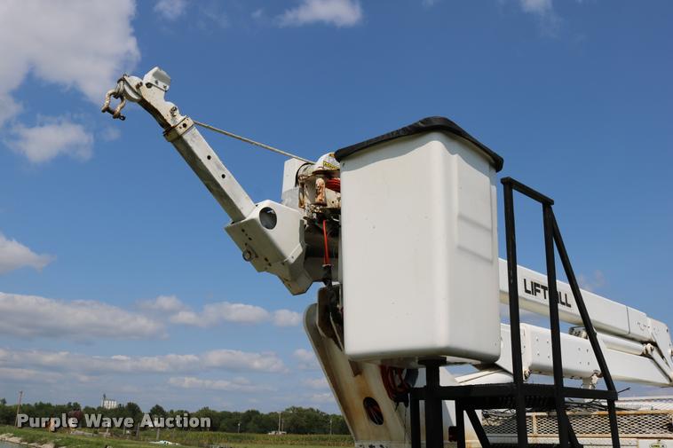 image for item DD0179 1993 Ford F700 bucket truck