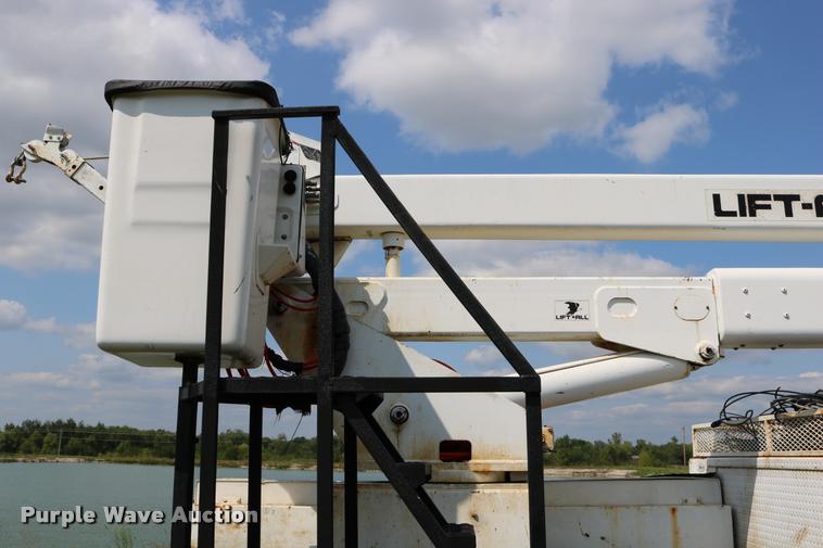 image for item DD0179 1993 Ford F700 bucket truck