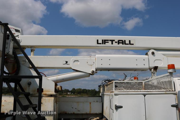 image for item DD0179 1993 Ford F700 bucket truck