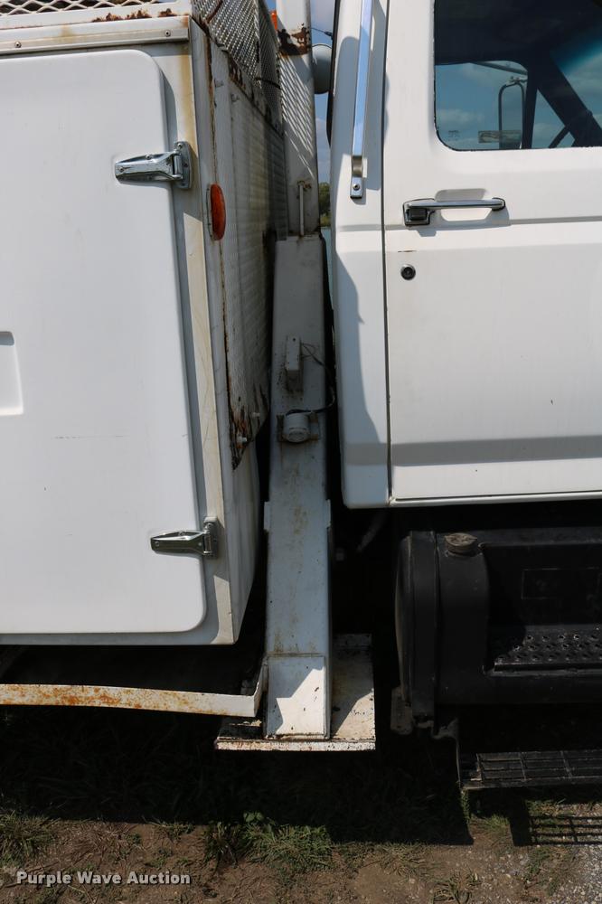 image for item DD0179 1993 Ford F700 bucket truck