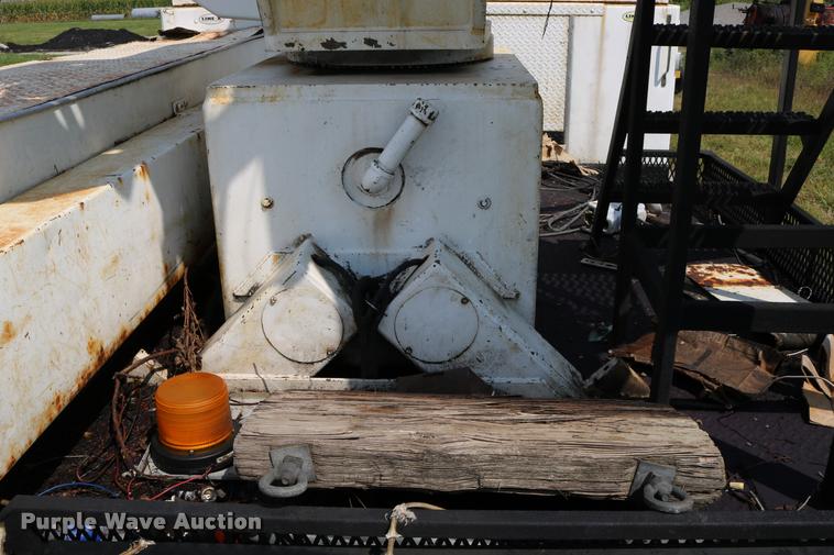 image for item DD0179 1993 Ford F700 bucket truck