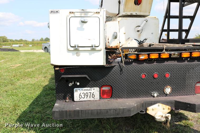 image for item DD0179 1993 Ford F700 bucket truck