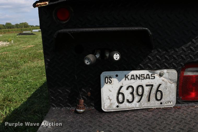 image for item DD0179 1993 Ford F700 bucket truck