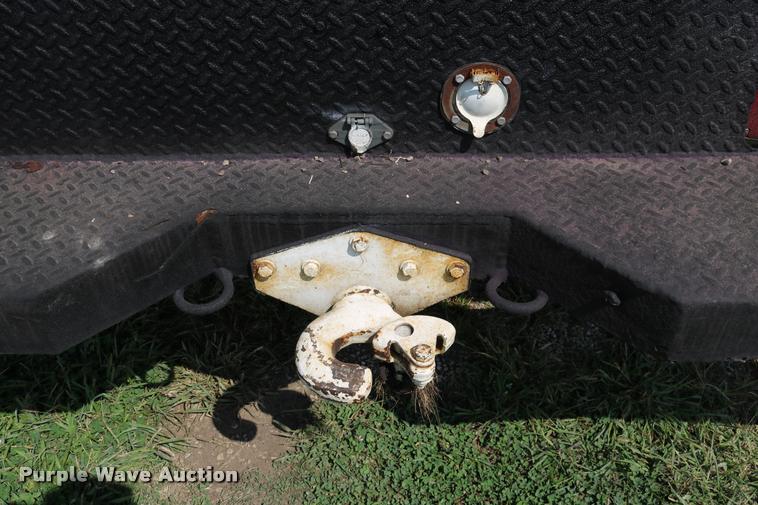 image for item DD0179 1993 Ford F700 bucket truck