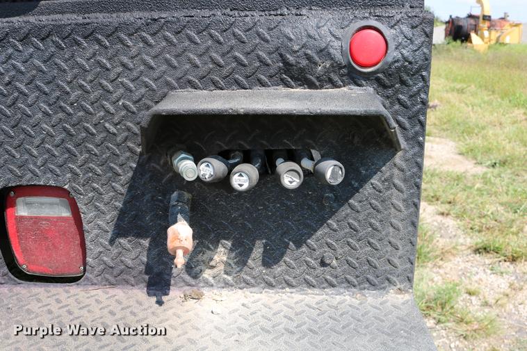 image for item DD0179 1993 Ford F700 bucket truck