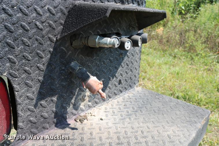 image for item DD0179 1993 Ford F700 bucket truck