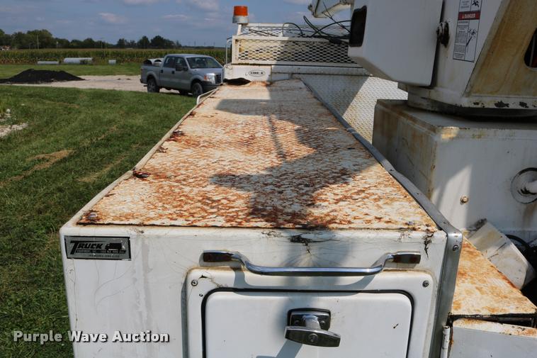 image for item DD0179 1993 Ford F700 bucket truck