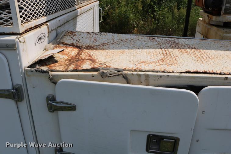 image for item DD0179 1993 Ford F700 bucket truck