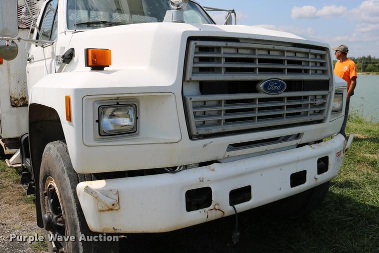 image for item DD0179 1993 Ford F700 bucket truck