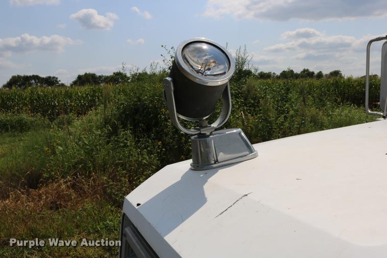 image for item DD0179 1993 Ford F700 bucket truck