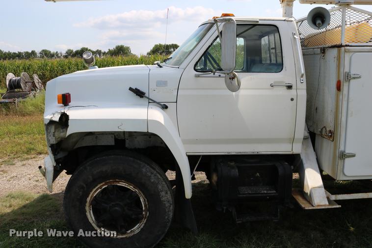 image for item DD0179 1993 Ford F700 bucket truck