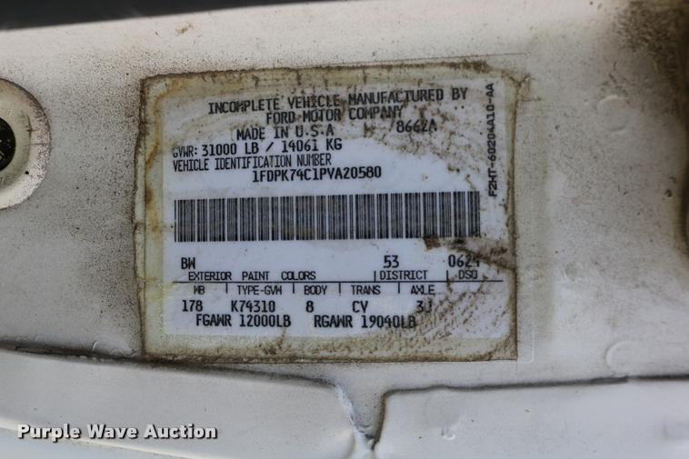 image for item DD0179 1993 Ford F700 bucket truck