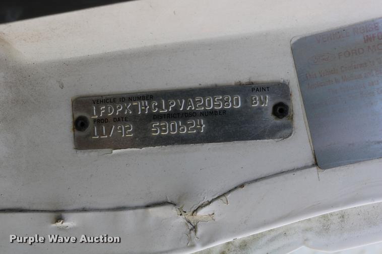 image for item DD0179 1993 Ford F700 bucket truck