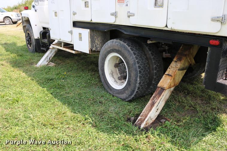 image for item DD0179 1993 Ford F700 bucket truck