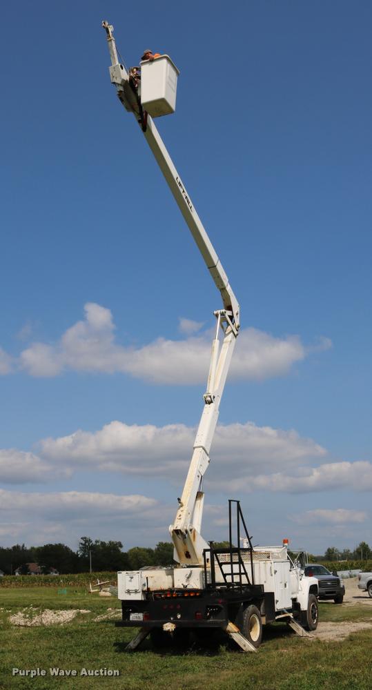 image for item DD0179 1993 Ford F700 bucket truck